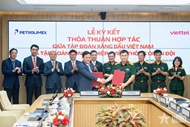 Viettel, Petrolimex promote coordination in digital transformation and green energy transition